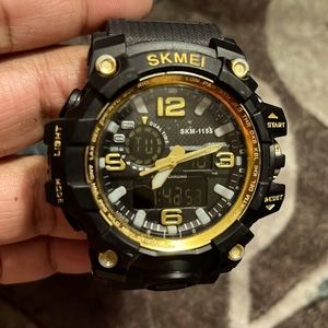 ✅Skmei mens athletic watch - black with gold tones